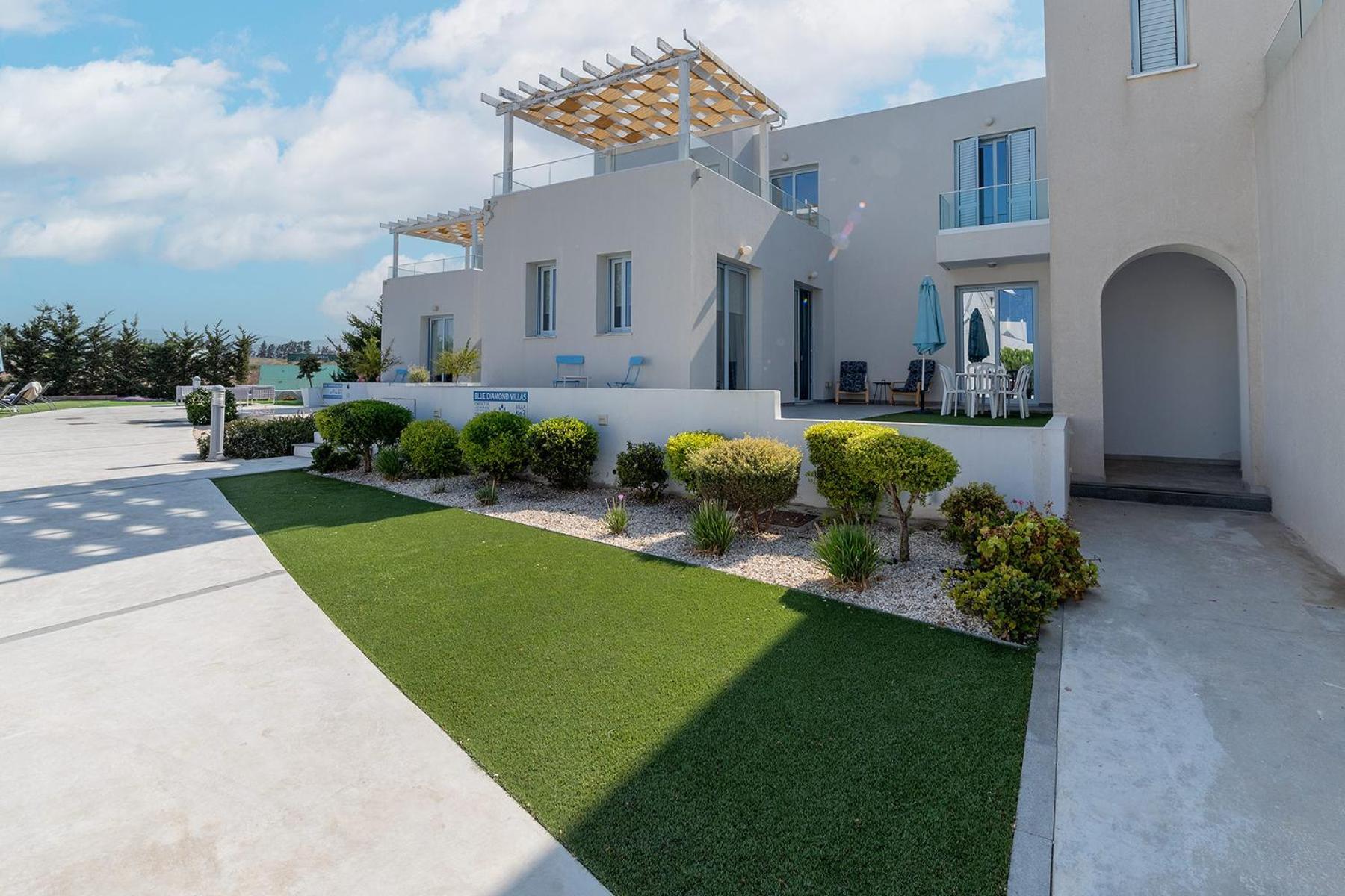 Blue Diamond Beach Villas Paphos Buitenkant foto