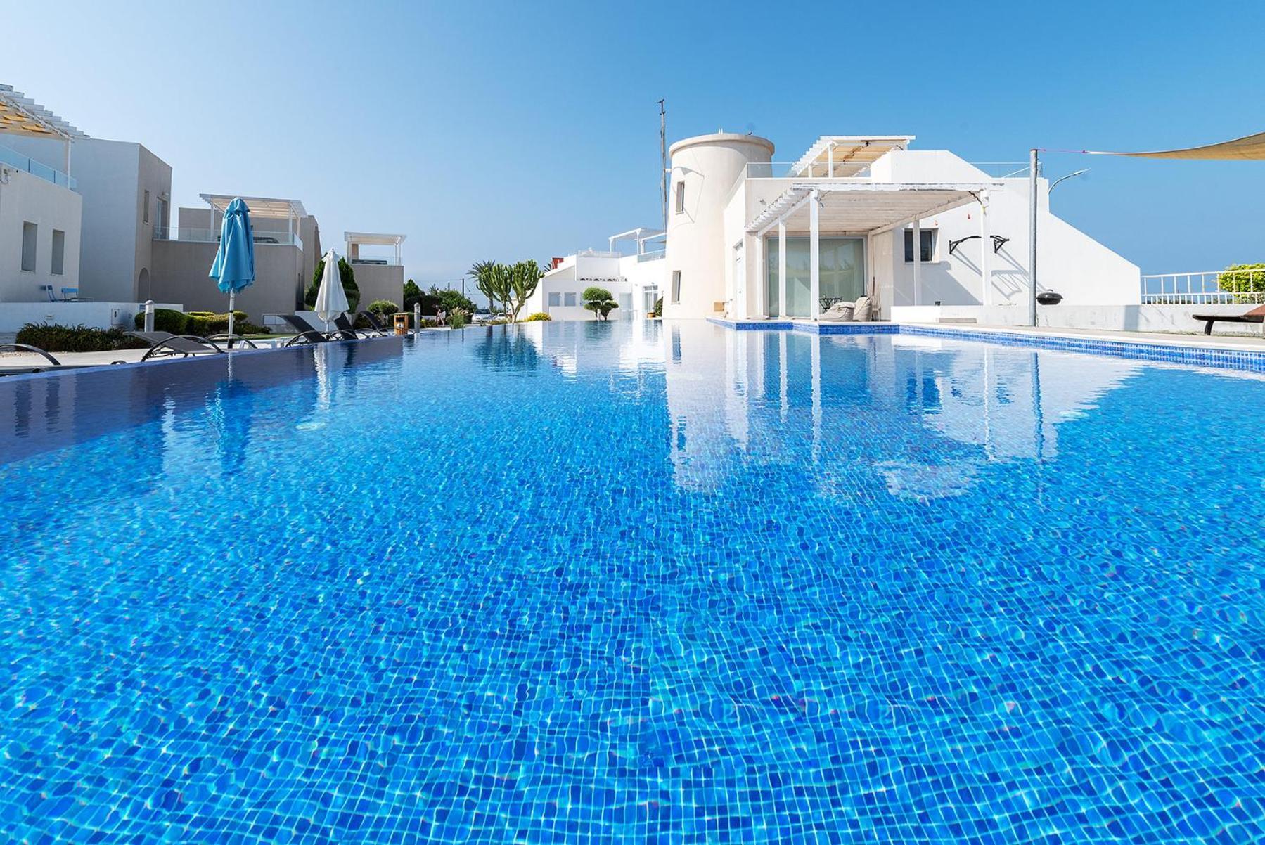 Blue Diamond Beach Villas Paphos Buitenkant foto