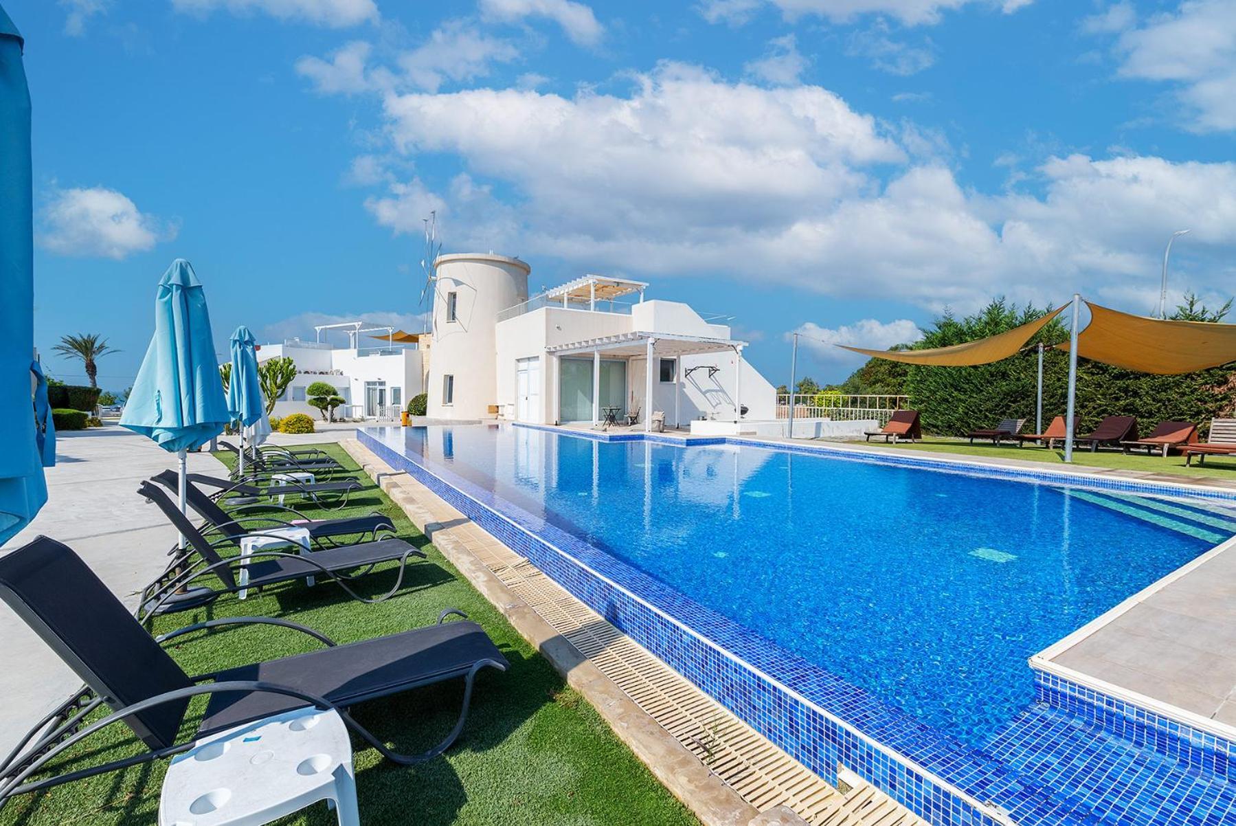 Blue Diamond Beach Villas Paphos Buitenkant foto
