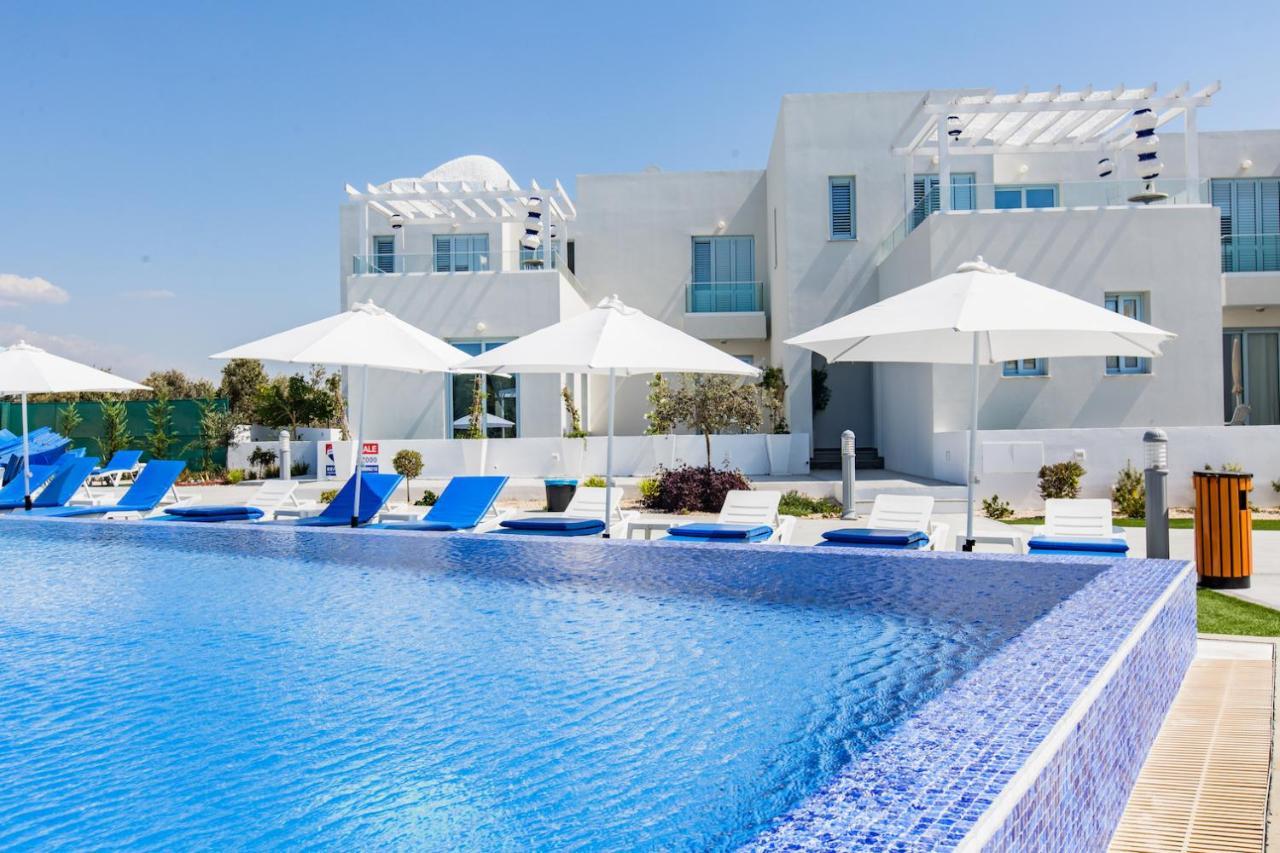Blue Diamond Beach Villas Paphos Buitenkant foto